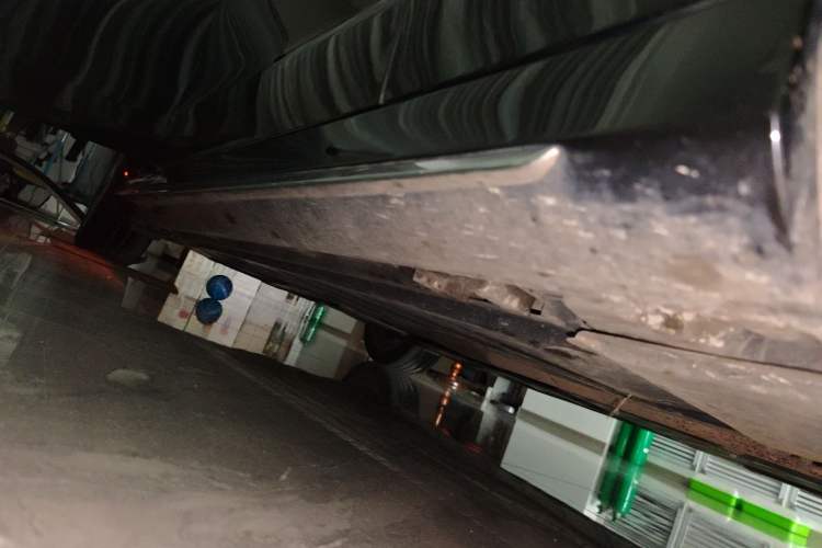 Used Mercedes-Benz E-Class 2020 E 300 L Sport Luxury Edition Right Side Sill