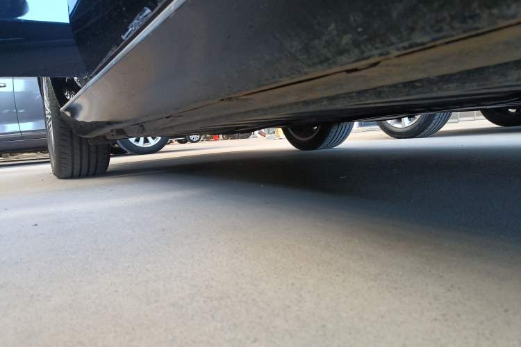 Used Mercedes-Benz E-Class 2020 E 300 L Stylish Model Right Side Sill