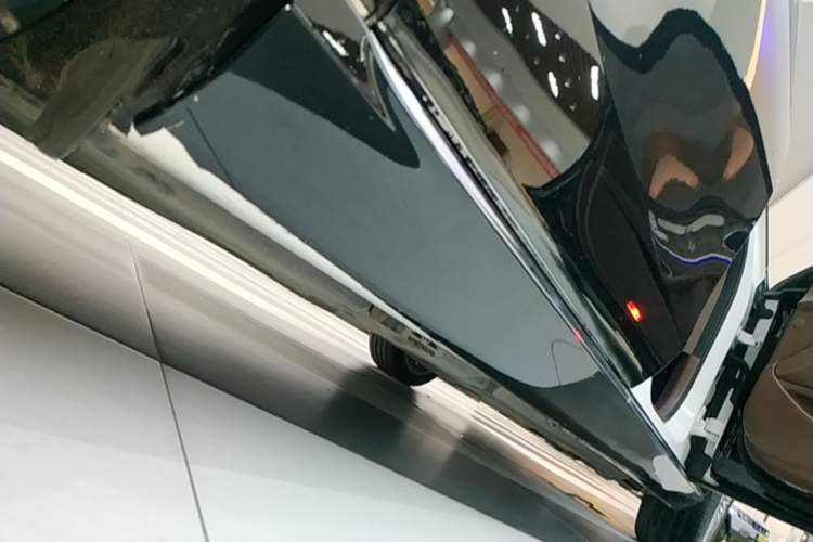 Used Mercedes-Benz E-Class 2020 Facelift E 300 L Stylish Edition Right Side Sill