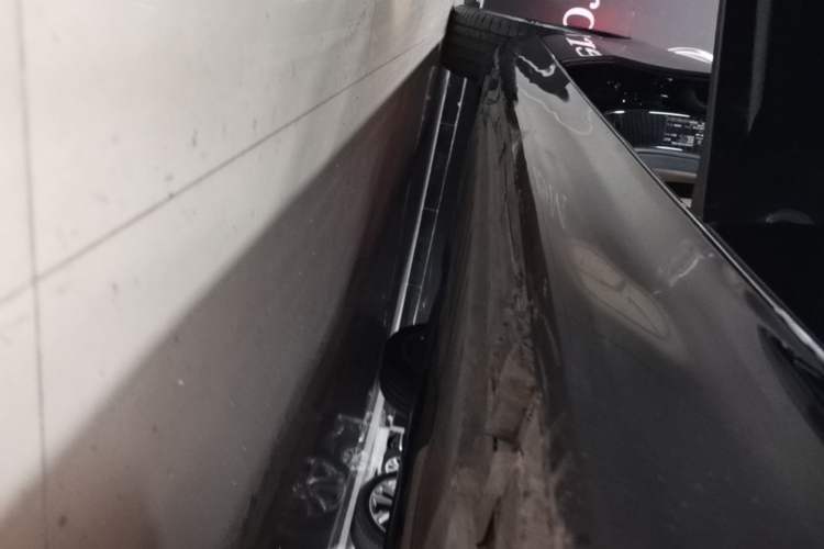 Used Mercedes-Benz E-Class 2020 Restyled E 300 L Exclusive Edition Right Side Sill