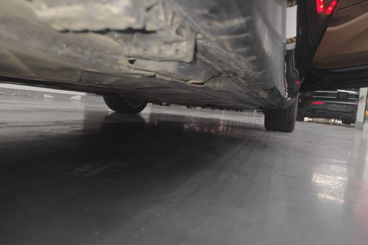 Used Mercedes-Benz E-Class 2020 E 300 L Luxury Model Right Side Sill