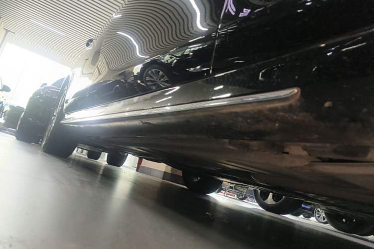 Used Mercedes-Benz E-Class 2020 Restyled E 300 L Sporty and Stylish Edition Right Side Sill