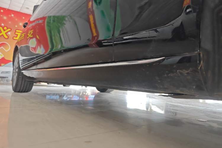 Used Mercedes-Benz E-Class 2020 Restyled E 300 L Exclusive Edition Right Side Sill