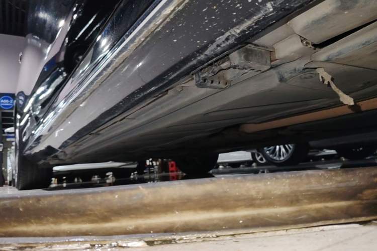 Used Mercedes-Benz E-Class 2020 Facelift E 260 L Sport Edition Right Side Sill