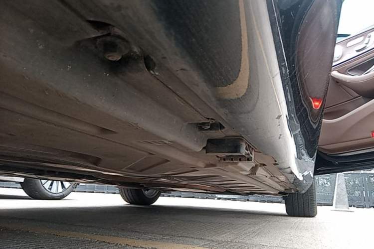 Used Mercedes-Benz E-Class 2020 E 300 L Luxury Model Right Side Sill
