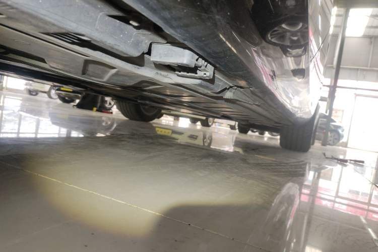 Used Mercedes-Benz E-Class 2020 E 300 L Luxury Model Right Side Sill