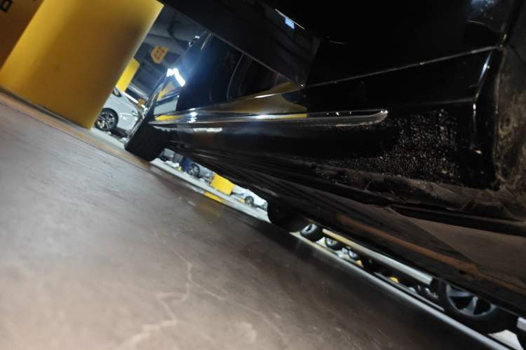 Used Mercedes-Benz E-Class 2020 Facelift E 260 L Sport Edition Right Side Sill