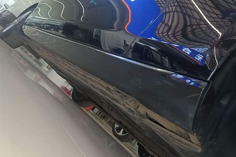 Used Mercedes-Benz E-Class 2020 Restyled E 300 L Exclusive Edition Right Side Sill