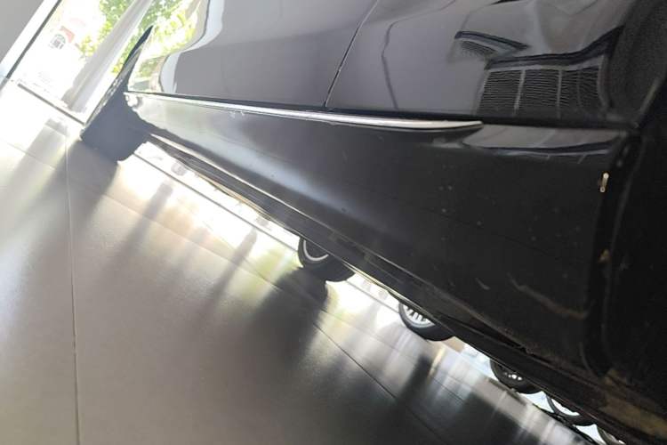 Used Mercedes-Benz E-Class 2020 Restyled E 300 L Exclusive Edition Right Side Sill