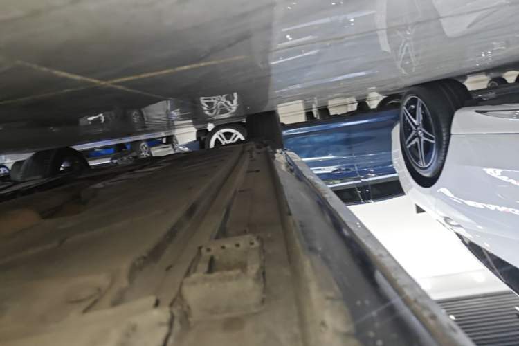 Used Mercedes-Benz E-Class 2020 E 300 L Sporty and Stylish Model Right Side Sill