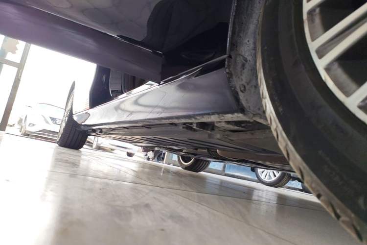 Used Mercedes-Benz E-Class 2020 Facelift E 300 L Stylish Edition Right Side Sill