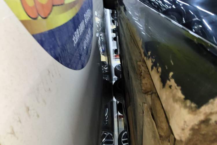 Used Mercedes-Benz E-Class 2020 E 300 L Luxury Model Right Side Sill