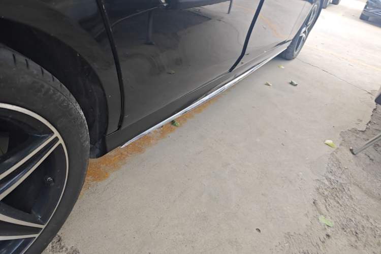 Used Mercedes-Benz E-Class 2020 Restyled E 300 L Sport Exclusive Edition Right Side Sill