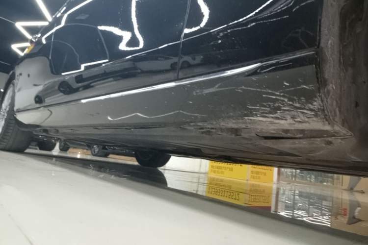 Used Mercedes-Benz E-Class 2020 Restyled E 300 L Exclusive Edition Right Side Sill