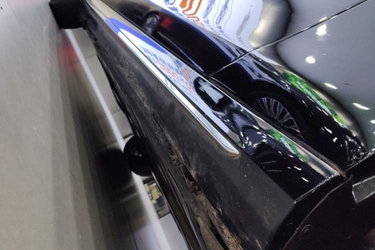 Used Mercedes-Benz E-Class 2020 E 300 L Sport Luxury Edition Right Side Sill
