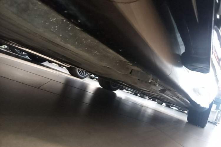 Used Mercedes-Benz E-Class 2020 E 300 L Luxury Model Right Side Sill