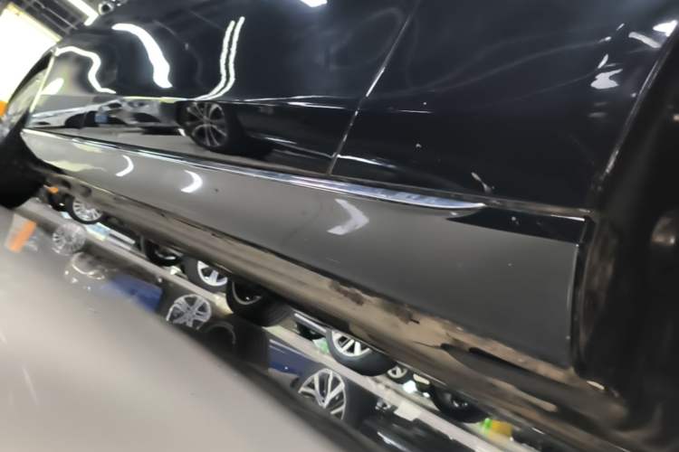 Used Mercedes-Benz E-Class 2020 E 300 L Stylish Model Right Side Sill