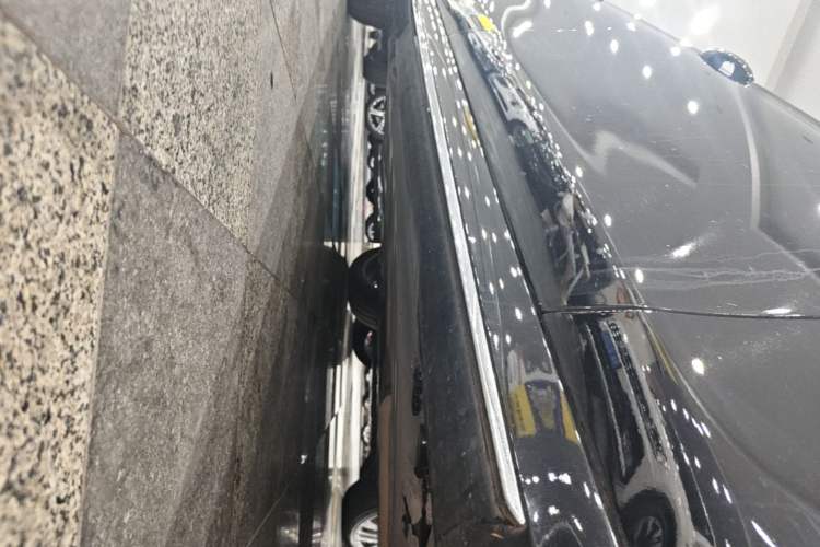 Used Mercedes-Benz E-Class 2020 Restyled E 300 L Sporty and Stylish Edition Right Side Sill