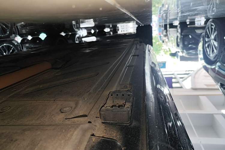Used Mercedes-Benz E-Class 2020 Restyled E 300 L Exclusive Edition Right Side Sill