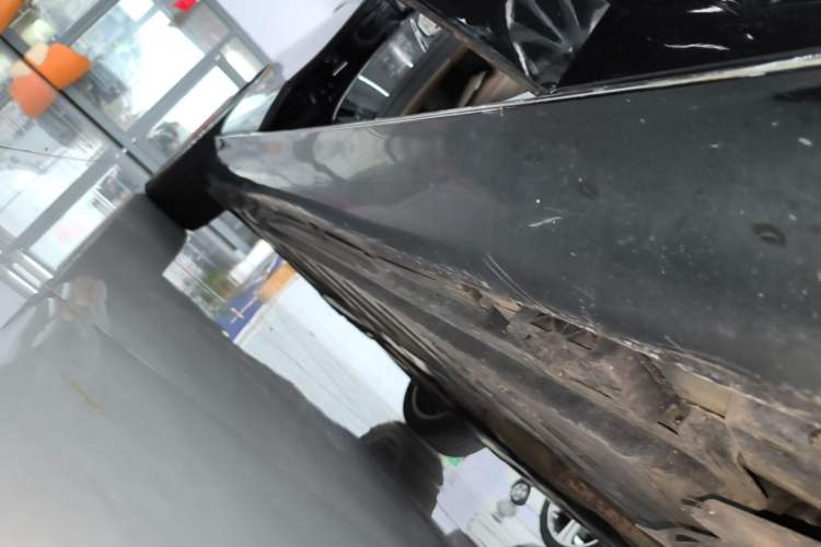 Used Mercedes-Benz E-Class 2020 E 300 L Luxury Model Right Side Sill