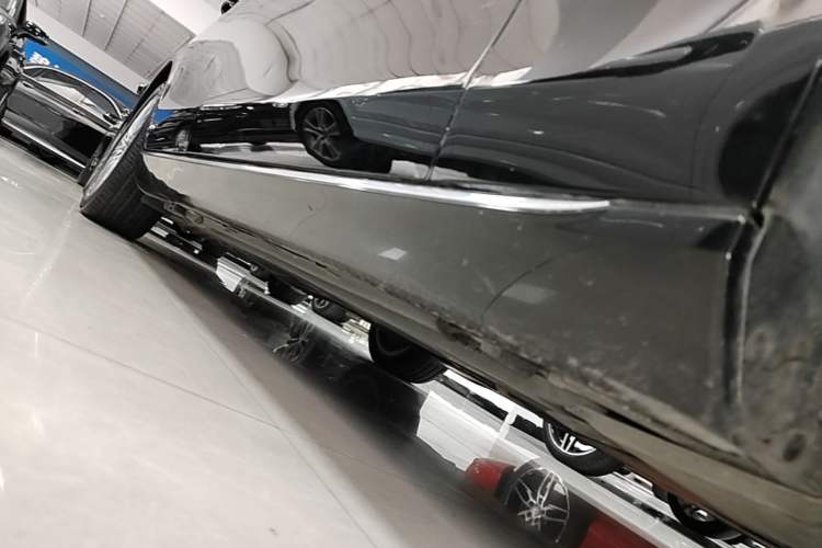 Used Mercedes-Benz E-Class 2020 E 300 L Stylish Model Right Side Sill