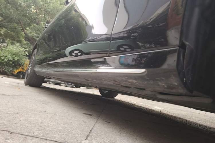 Used Mercedes-Benz E-Class 2020 Restyled E 300 L Sport Exclusive Edition Right Side Sill