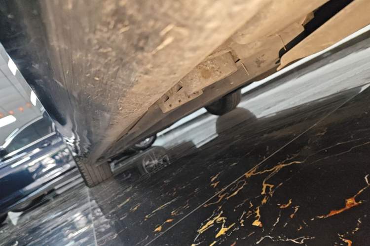 Used Mercedes-Benz E-Class 2020 Restyled E 300 L Exclusive Edition Right Side Sill