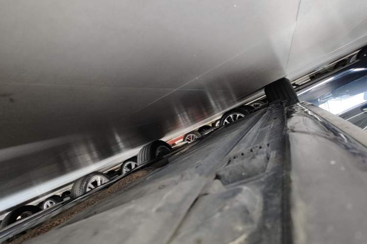 Used Mercedes-Benz E-Class 2020 Restyled E 300 L Sporty and Stylish Edition Right Side Sill