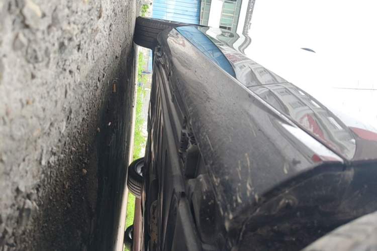 Used Mercedes-Benz E-Class 2020 E 300 L Luxury Model Right Side Sill