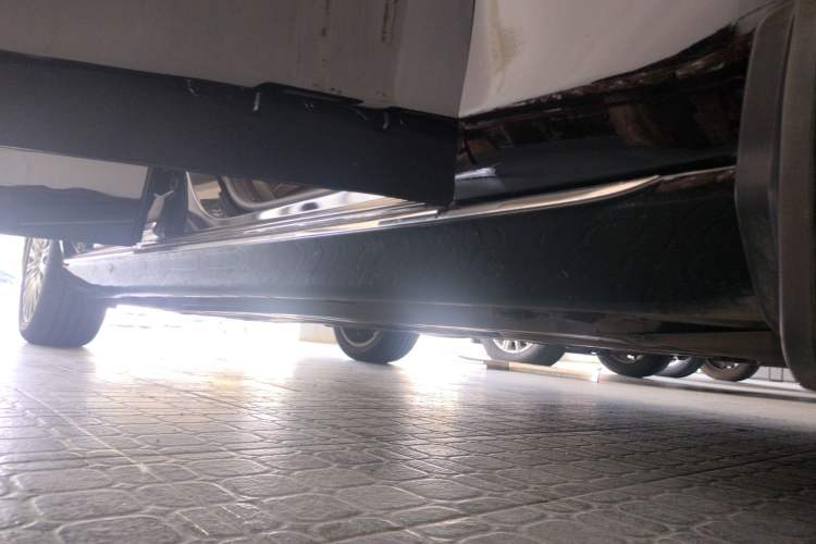 Used Mercedes-Benz E-Class 2020 E 300 L Stylish Model Right Side Sill