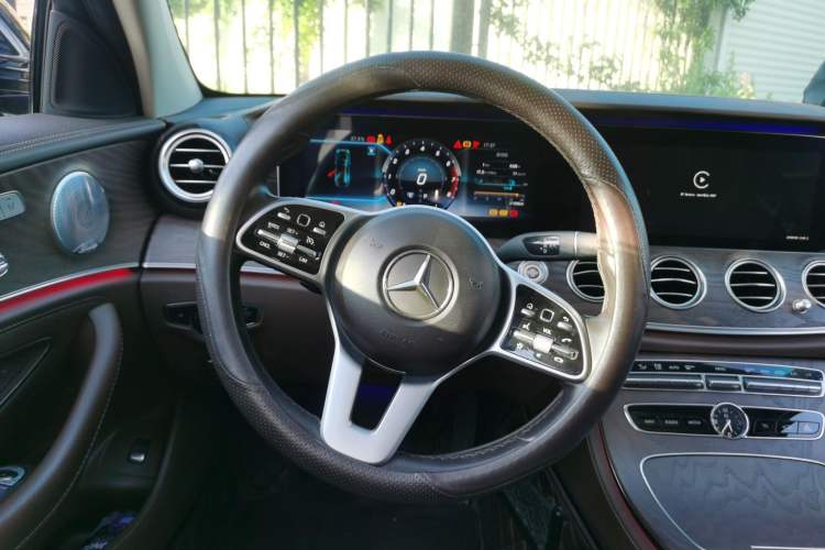 Used Mercedes-Benz E-Class 2020 Restyled E 300 L Exclusive Edition Steering Wheel