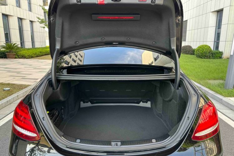 Used Mercedes-Benz E-Class 2020 Restyled E 300 L Sport Exclusive Edition Trunk