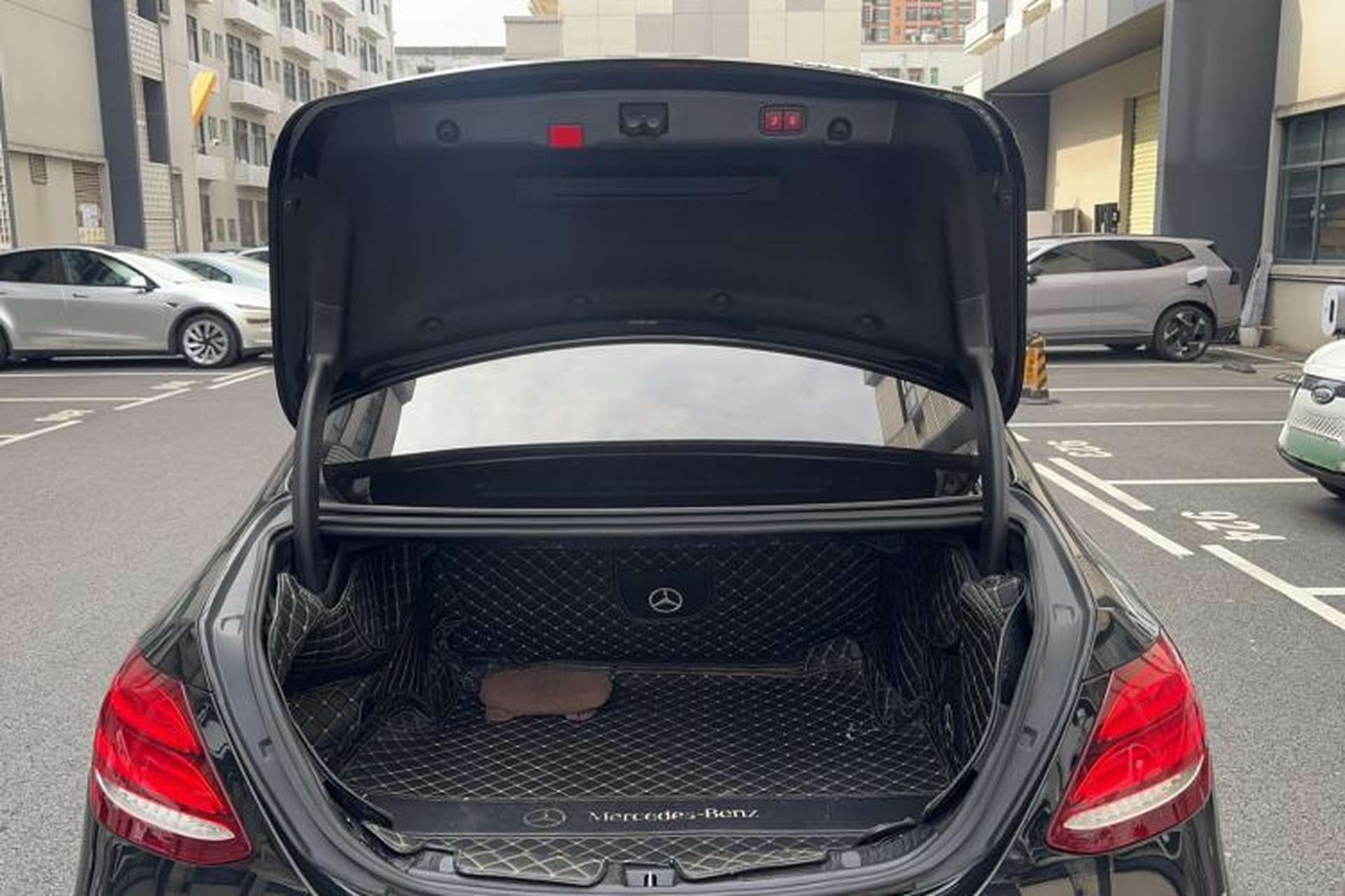 Used Mercedes-Benz E-Class 2020 Restyled E 300 L Exclusive Edition Trunk