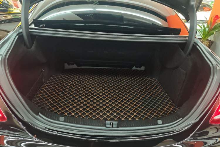 Used Mercedes-Benz E-Class 2020 E 300 L Luxury Model Trunk