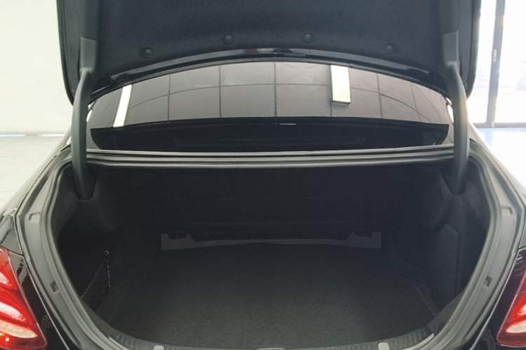Used Mercedes-Benz E-Class 2020 Restyled E 300 L Exclusive Edition Trunk
