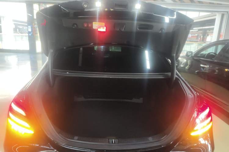 Used Mercedes-Benz E-Class 2020 E 260 L Trunk