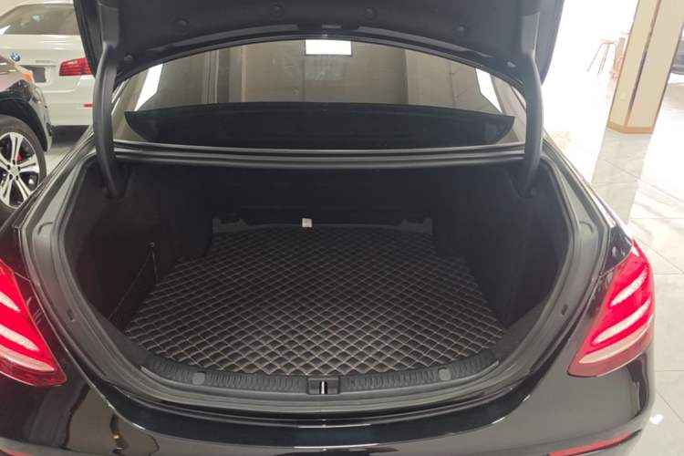 Used Mercedes-Benz E-Class 2020 Restyled E 300 L Exclusive Edition Trunk