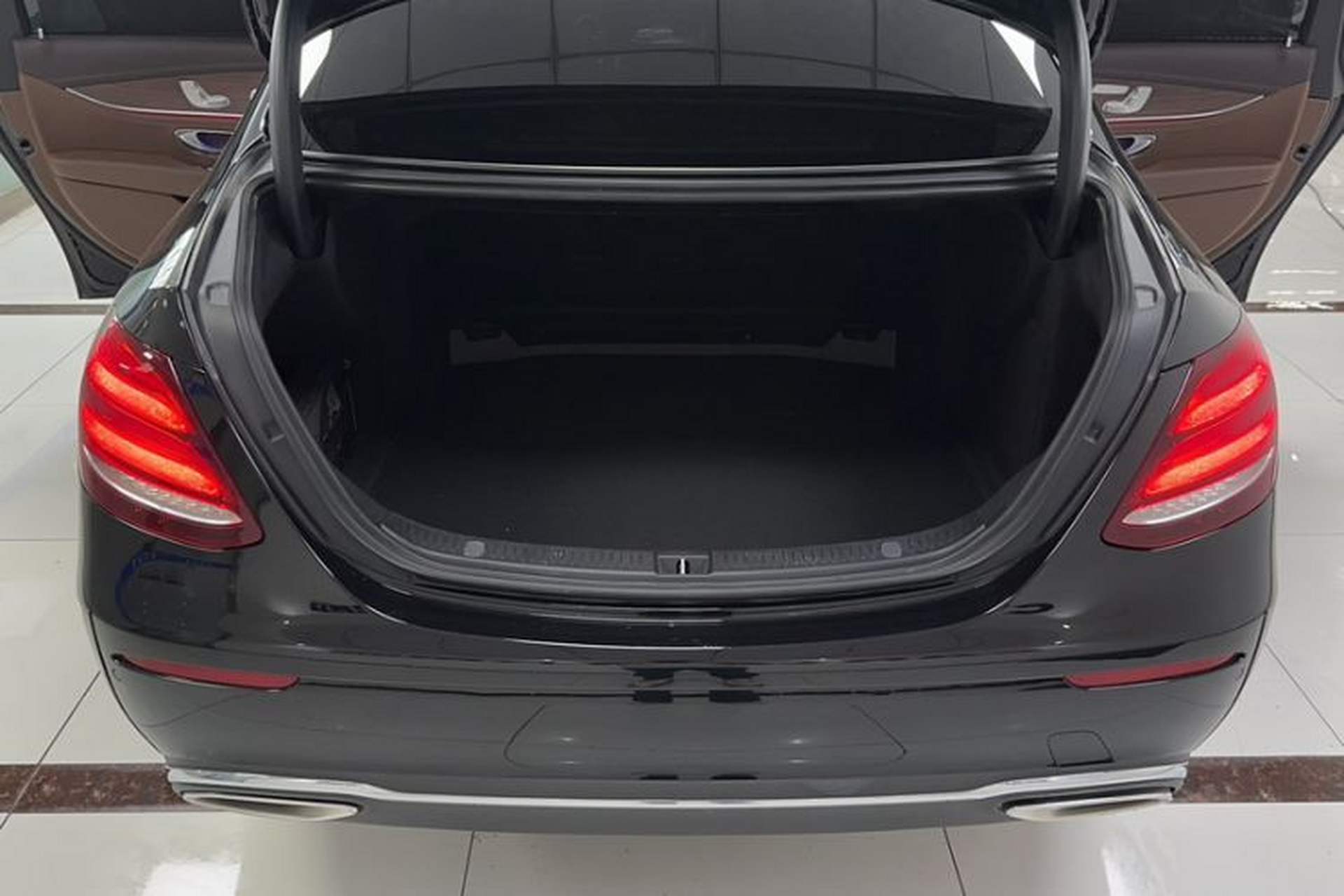 Used Mercedes-Benz E-Class 2020 Restyled E 300 L Exclusive Edition Trunk