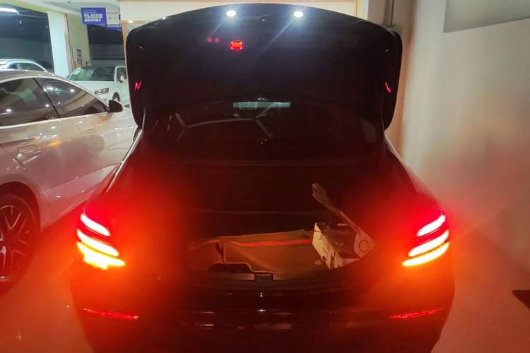 Used Mercedes-Benz E-Class 2020 Restyled E 300 L Sporty and Stylish Edition Trunk