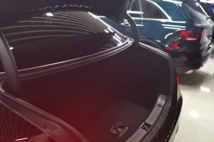Used Mercedes-Benz E-Class 2020 Restyled E 300 L Exclusive Edition Trunk