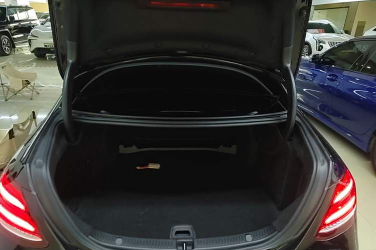 Used Mercedes-Benz E-Class 2020 E 260 L Sport Edition Trunk