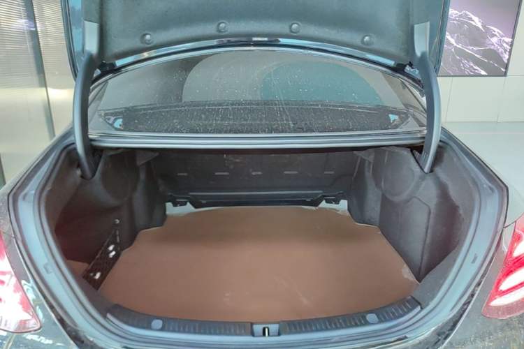 Used Mercedes-Benz E-Class 2020 Facelift E 260 L Sport Edition Trunk
