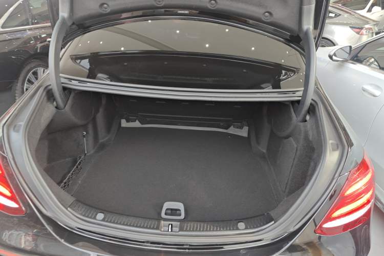 Used Mercedes-Benz E-Class 2020 E 260 L Sport 4MATIC Trunk