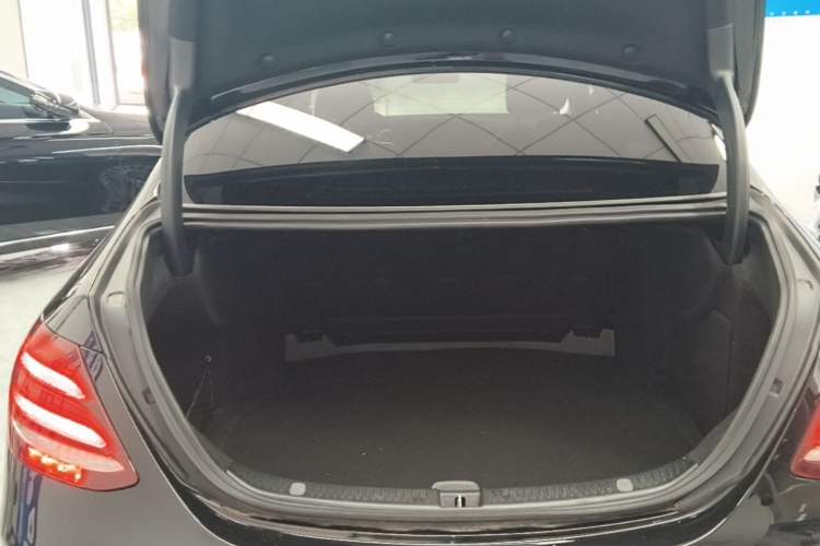 Used Mercedes-Benz E-Class 2020 Restyled E 300 L Exclusive Edition Trunk