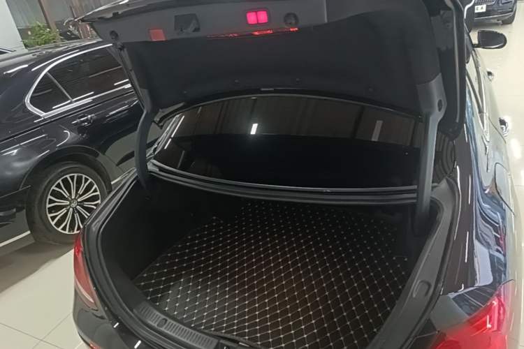 Used Mercedes-Benz E-Class 2020 Restyled E 300 L Exclusive Edition Trunk