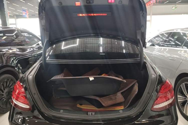 Used Mercedes-Benz E-Class 2020 Restyled E 300 L Sport Exclusive Edition Trunk