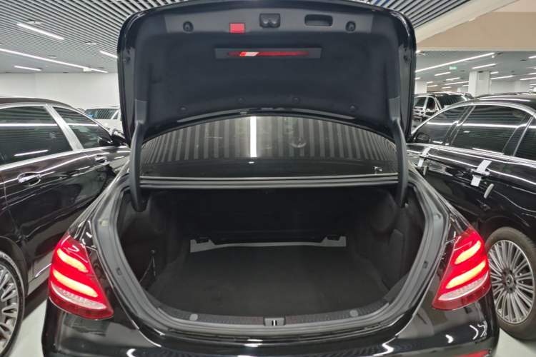Used Mercedes-Benz E-Class 2020 Restyled E 300 L Sporty and Stylish Edition Trunk