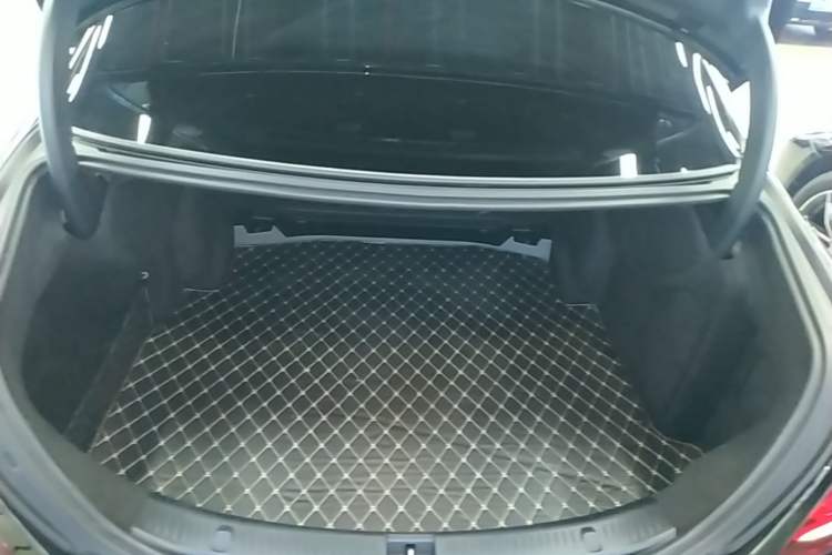 Used Mercedes-Benz E-Class 2020 Restyled E 300 L Sporty and Stylish Edition Trunk