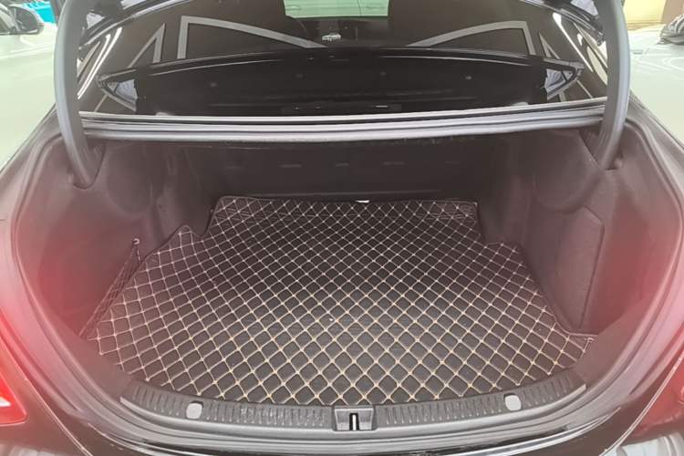 Used Mercedes-Benz E-Class 2020 E 300 L Sporty and Stylish Model Trunk