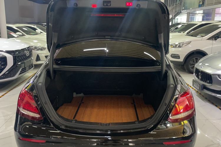 Used Mercedes-Benz E-Class 2020 Restyled E 300 L Exclusive Edition Trunk
